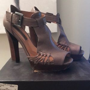 Modern Vintage Santana heel size 7.5